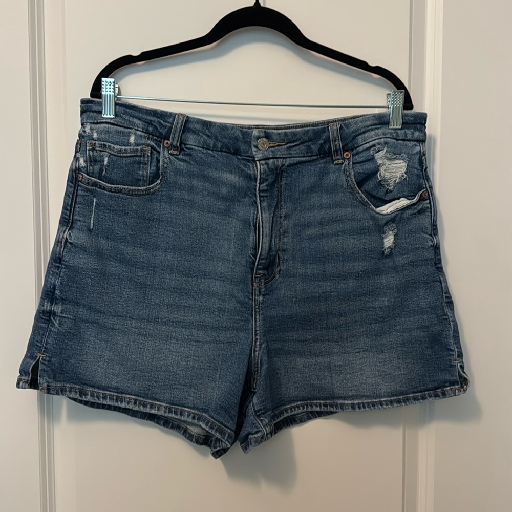 American Eagle curvy mom short